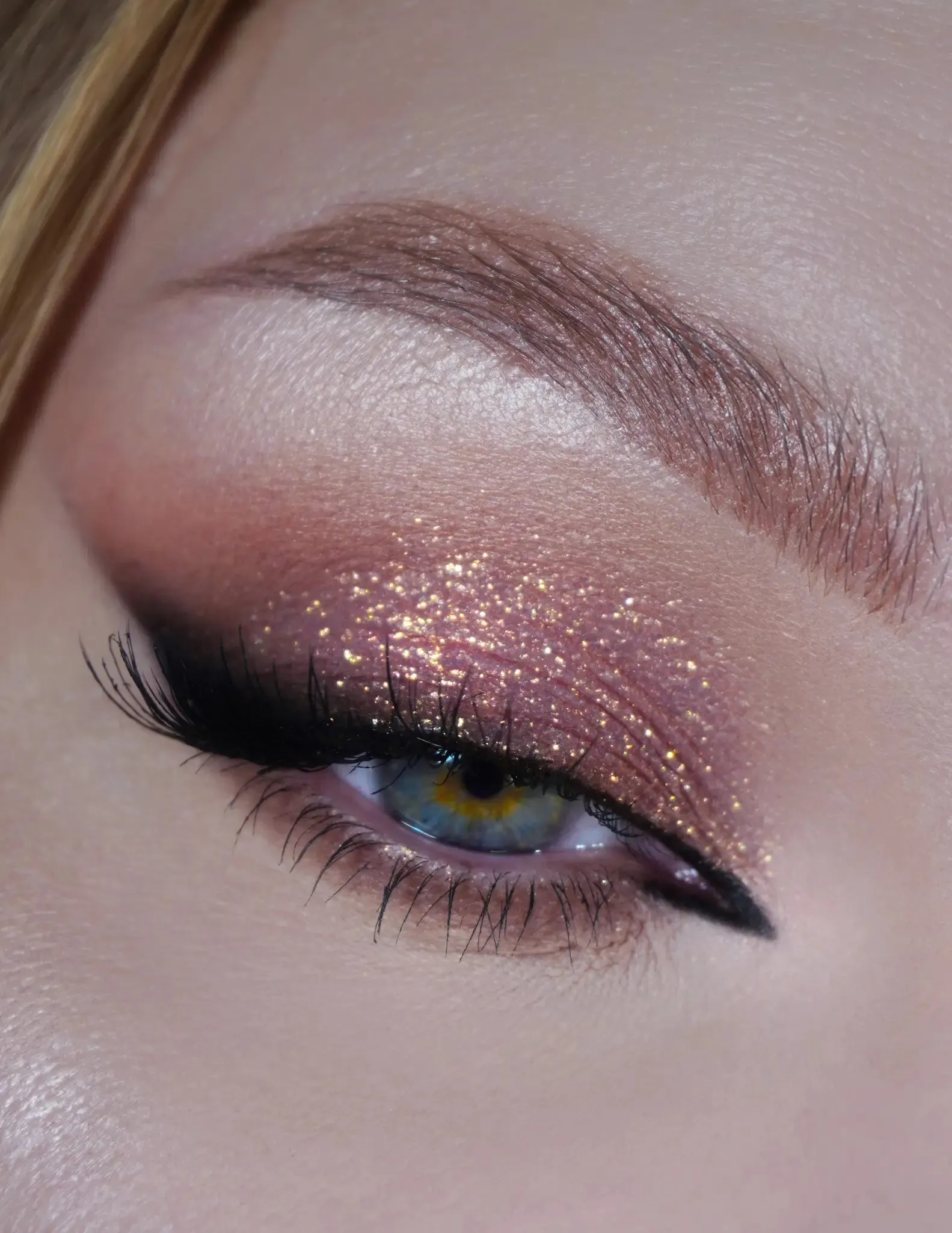 #01 Rose Gold Eyeshadow Glitter