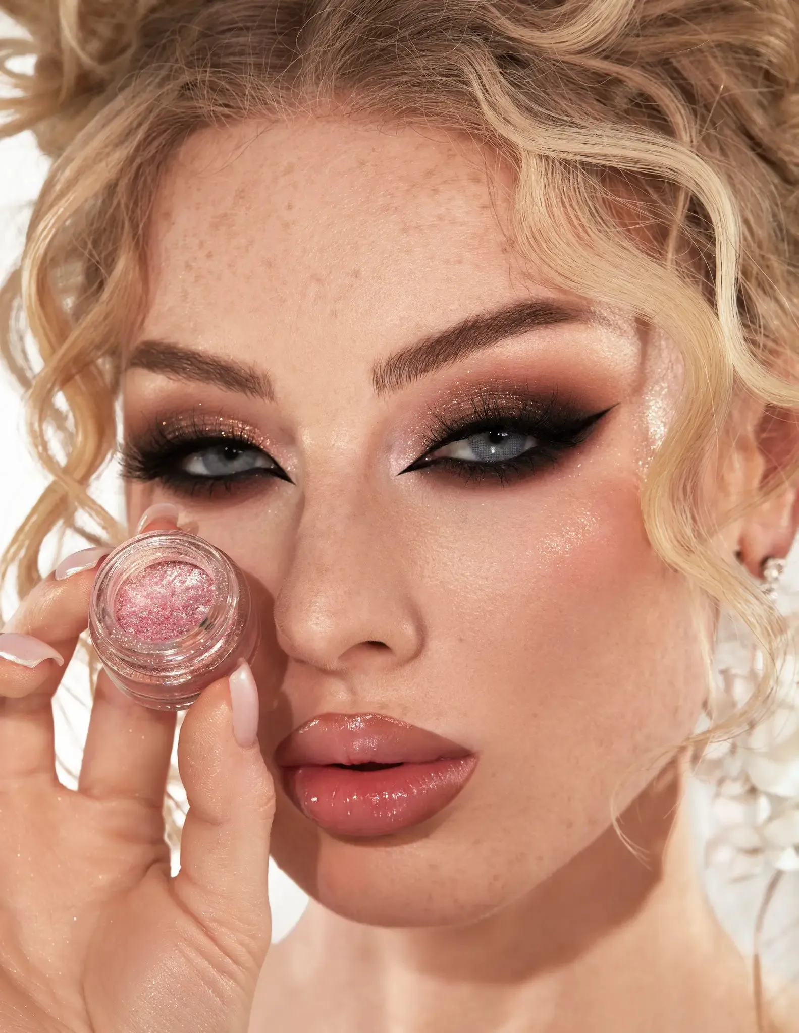 #01 Rose Gold Eyeshadow Glitter