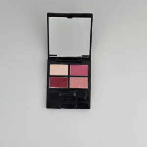 CZEL Four Color Eyeshadow Tray – Sleek & Professional Looks