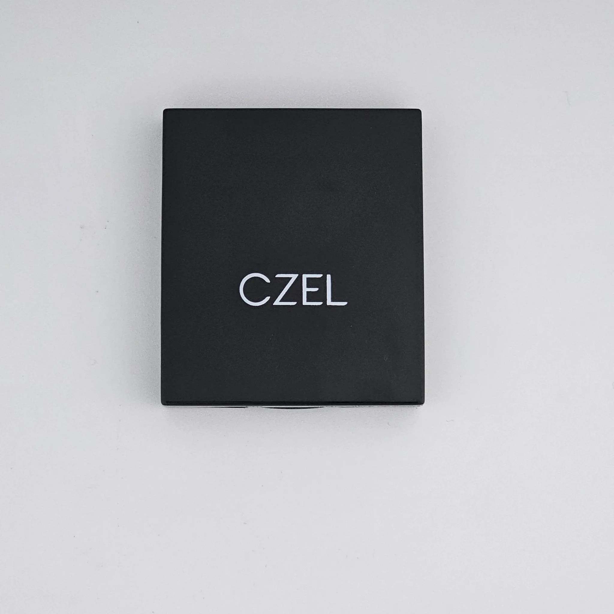 CZEL Four Color Eyeshadow Tray – Sleek & Professional Looks
