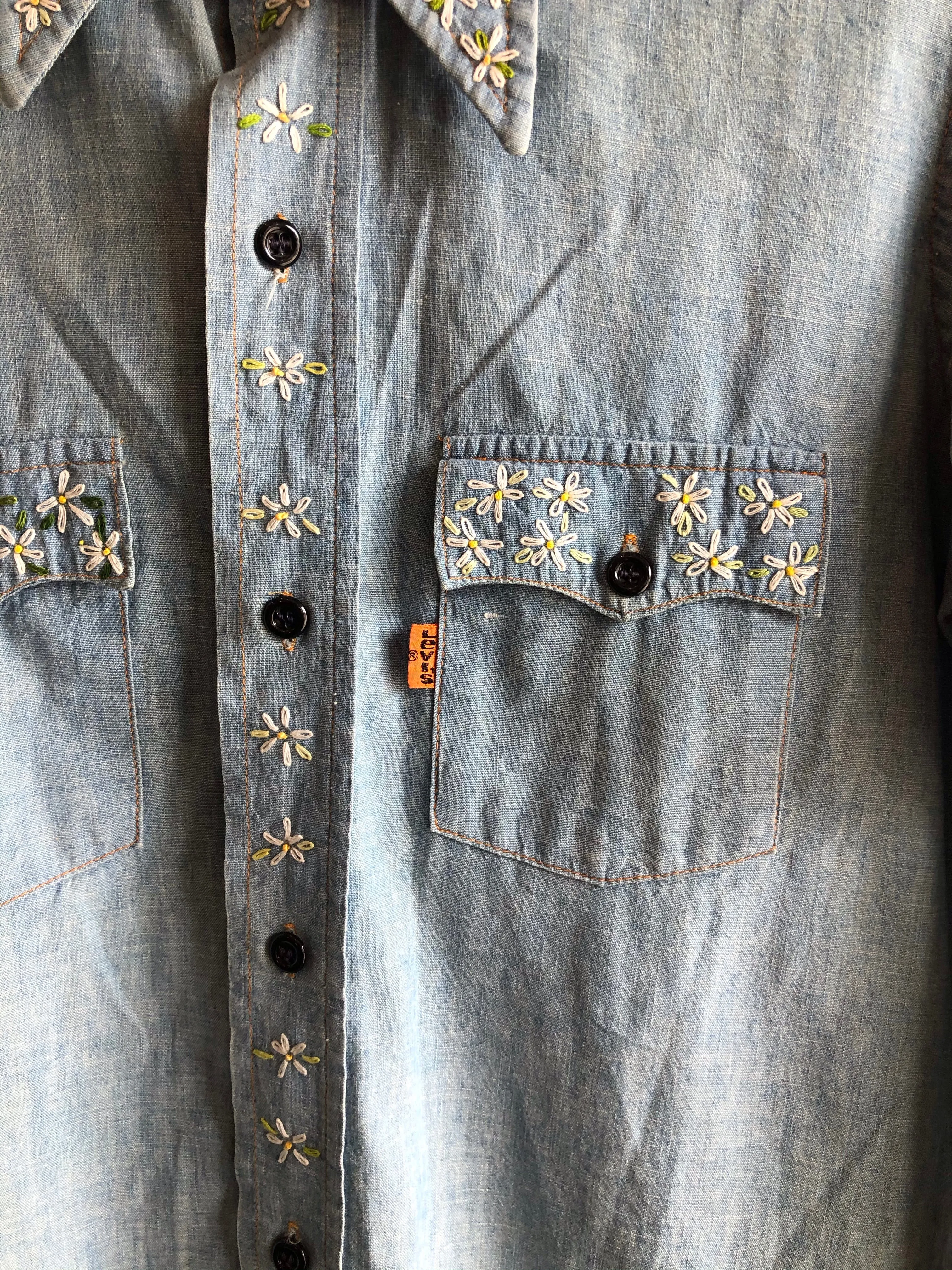 Vintage 1970s Levis Embroidered Chambray Button-Up Shirt