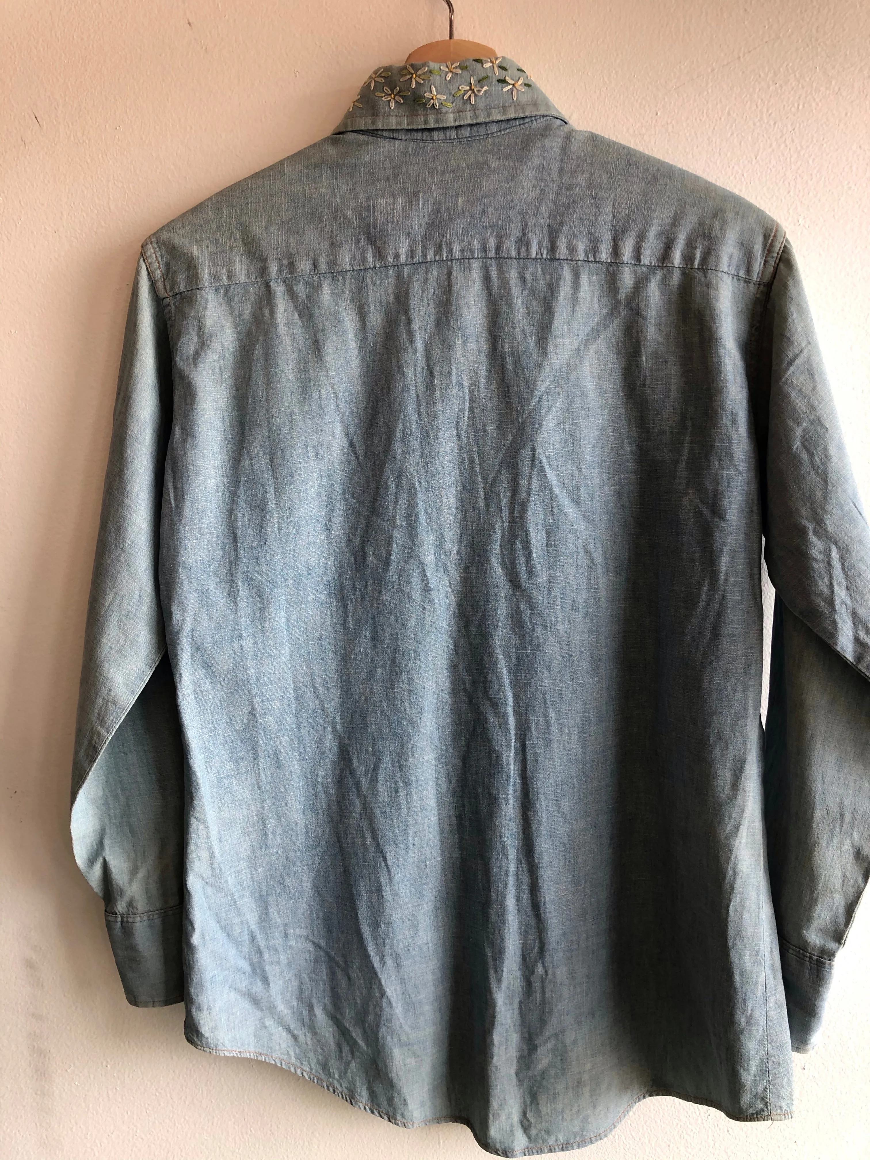 Vintage 1970s Levis Embroidered Chambray Button-Up Shirt