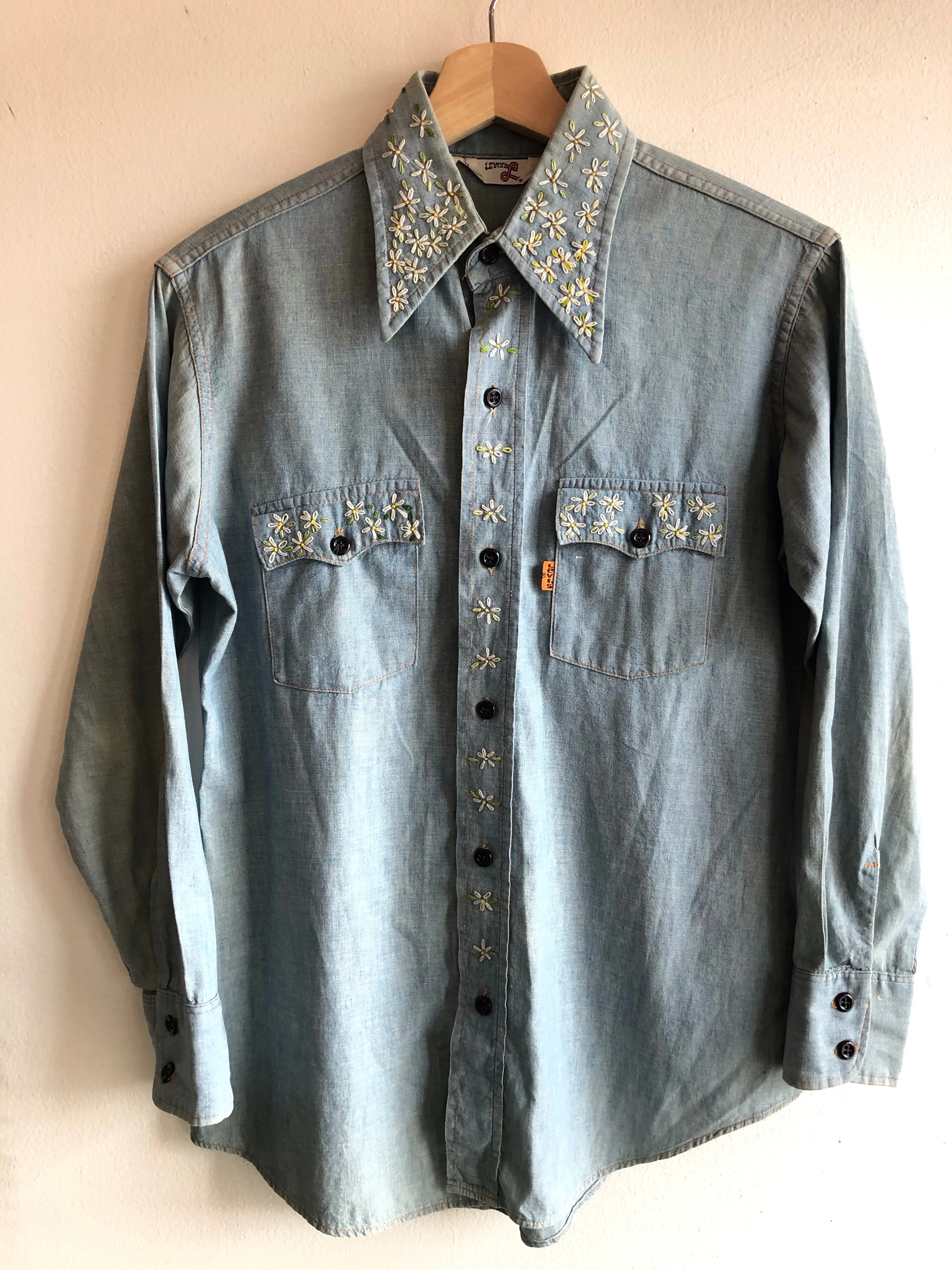 Vintage 1970s Levis Embroidered Chambray Button-Up Shirt